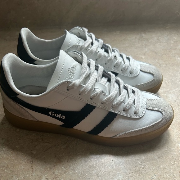 Gola Classic White and Black Trainers - Picture 4 of 5